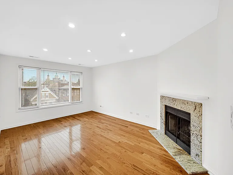 2218 W Augusta Blvd — Photo 18