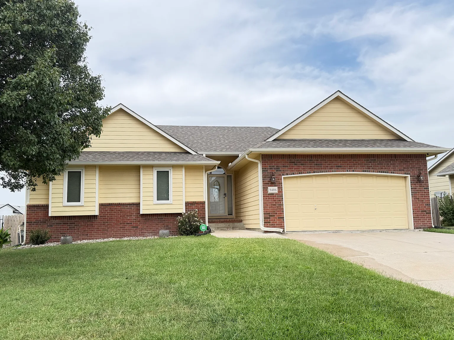 5 bed, 2642 sqft, $2,300 — Photo 3