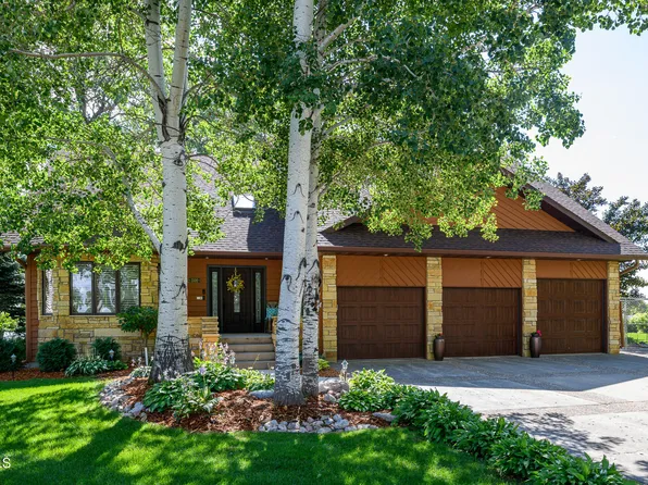 3500 Falcon Dr SE, Mandan, ND 58554