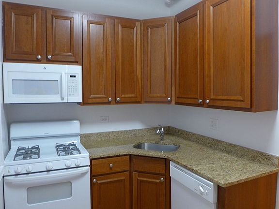 4th image of 3413-21 N Marshfield Ave #3413-G