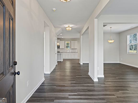 3rd image of 30 Fanleaf Dr