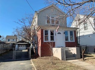 78 Berkley St, Valley Stream, NY 11581