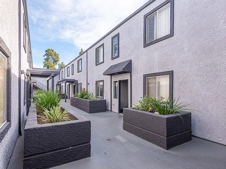BAIRD APARTMENTS — Photo 2