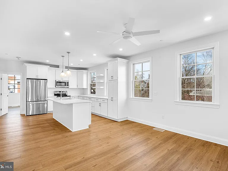 123 S Washington St #202 — Photo 18