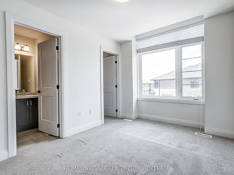 461 Blackburn Dr — Photo 31