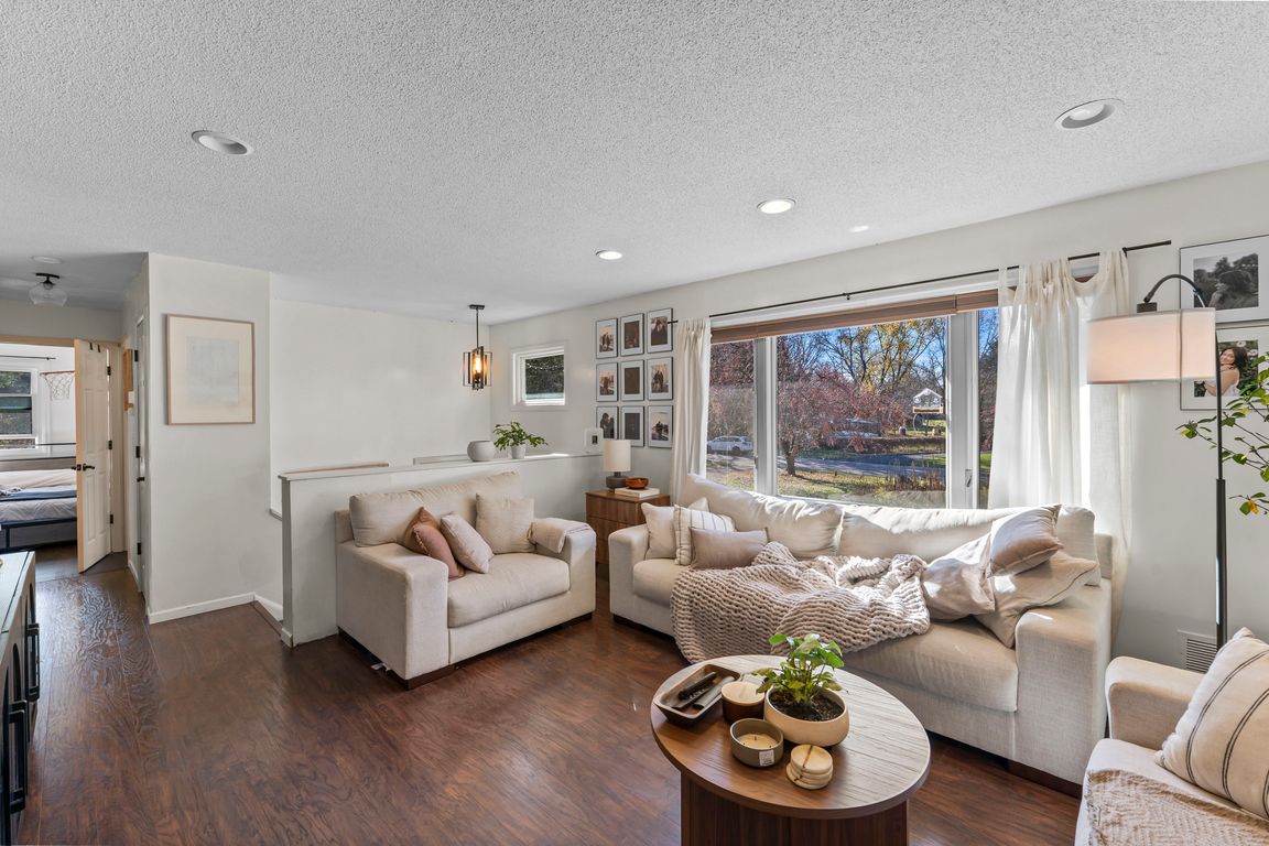 next background image