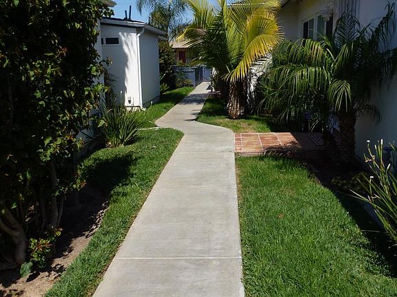 Private Court Yard entry only 2 attached duplex homes use this area it is quite