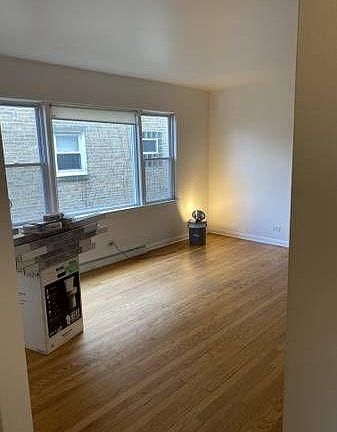 3rd image of 5541 N Artesian Ave #1E