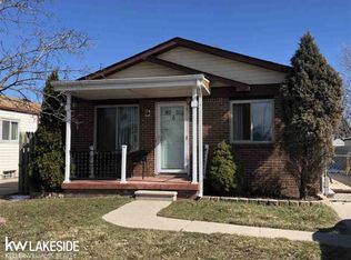 32090 Ruehle Ave, Warren, MI 48093