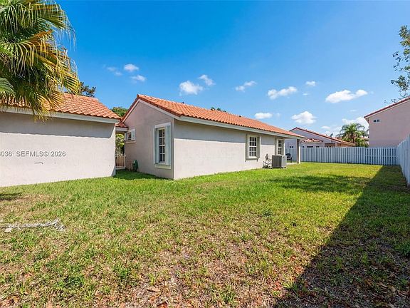 3rd image of 1495 Garden Rd