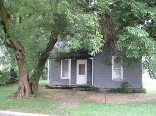 902 C St, Charleston, IL 61920