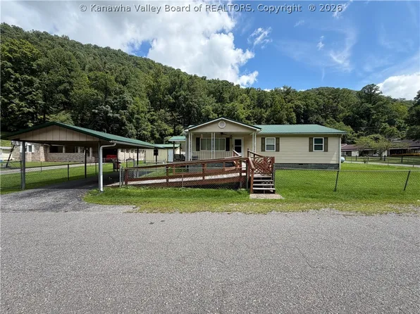 14 Mount View Ln, Amherstdale, WV 25607