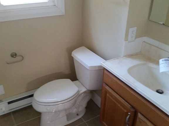 5th image of 610 W Berry Ave