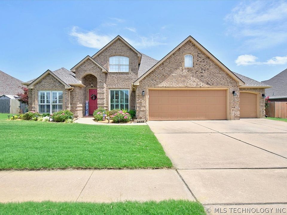 1st image of 124 Prairie Ridge Ct
