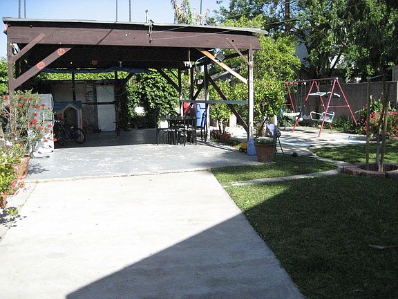 Long Drive-way/backyard