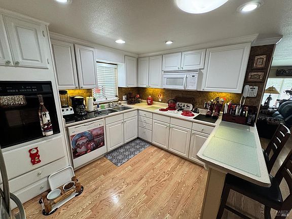 2nd image of 211 Regency Court