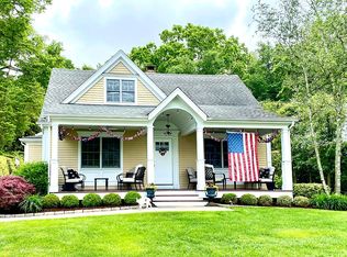 96 Woods End Rd, Fairfield, CT 06824