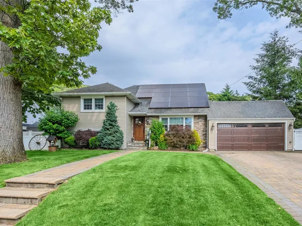 82 Algonquin Avenue, Massapequa, NY 11758
