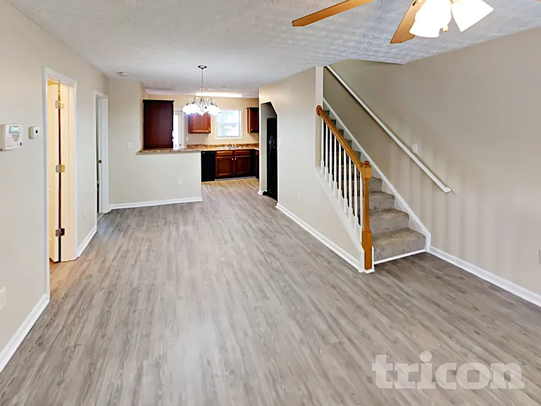 1047 Wedgewood Ct — Photo 4