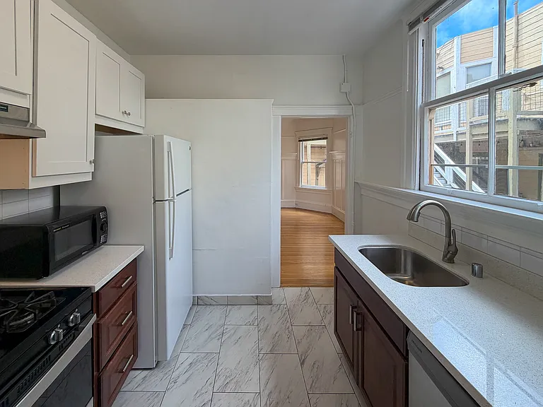 618 Cole St — Photo 4