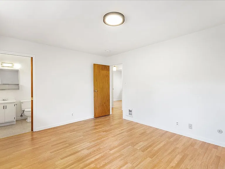 2118 Alameda Ave — Photo 15