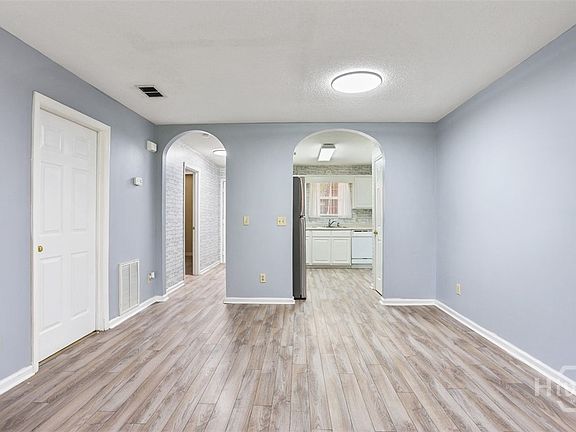5th image of 211 Edgewater Rd APT 36