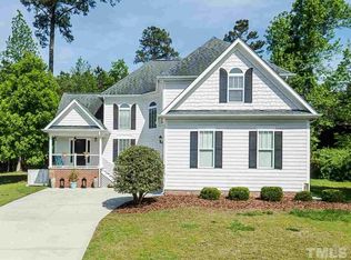 1226 Golden Bluff Ln, Fuquay Varina, NC 27526