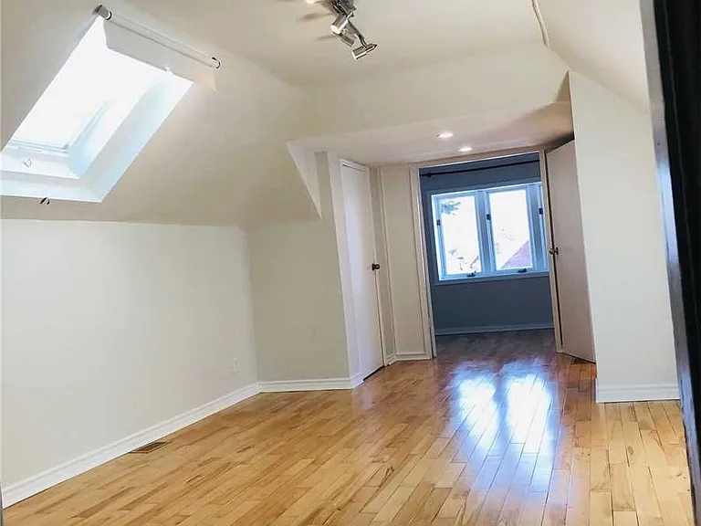 27 Rivercourt Blvd #UPPER — Photo 6