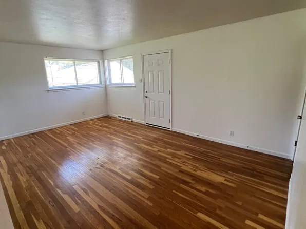 3777 Wright Ave, Saint Ann, MO 63074