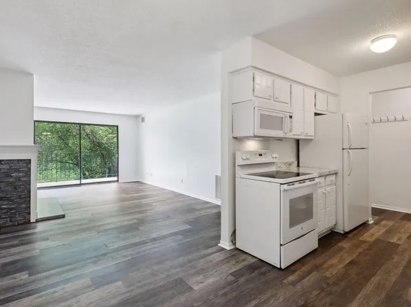 4575 80th Street Cir W #107, Bloomington, MN 55437