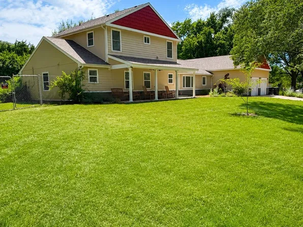 301 SW Yorkshire Rd, Topeka, KS 66606