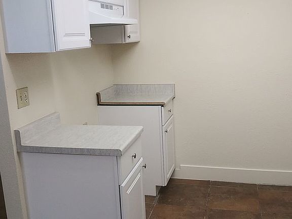 4th image of 13875 El Cajon Dr #B