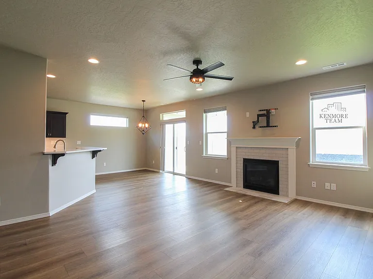 545 Marysville Way — Photo 5