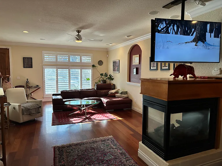 1884 S Clarkson St — Photo 7