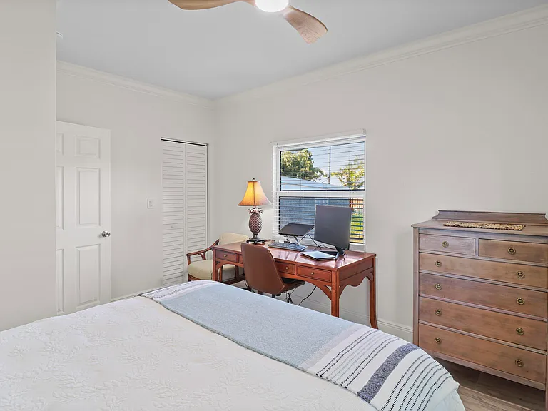 301 Hawthorne Dr — Photo 24