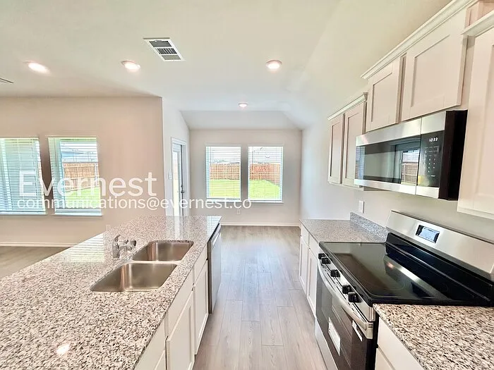 417 Pineywood Trl — Photo 3