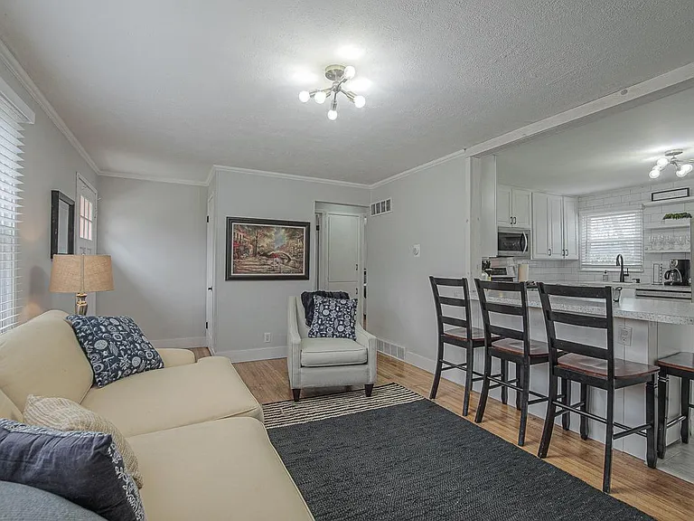 7604 Conser St — Photo 5