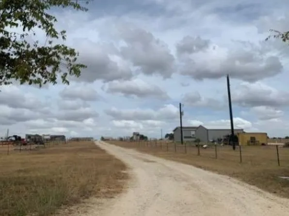 1464 Union Hill Rd, Luling, TX 78648