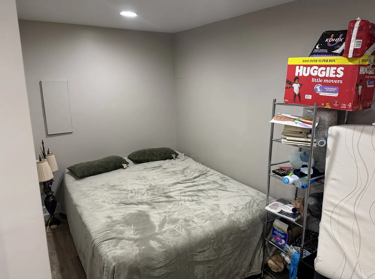 Renovated, Spacious Studio in Amazing Downtown Skokie!Walk to Metra, Parking Available! — Photo 4