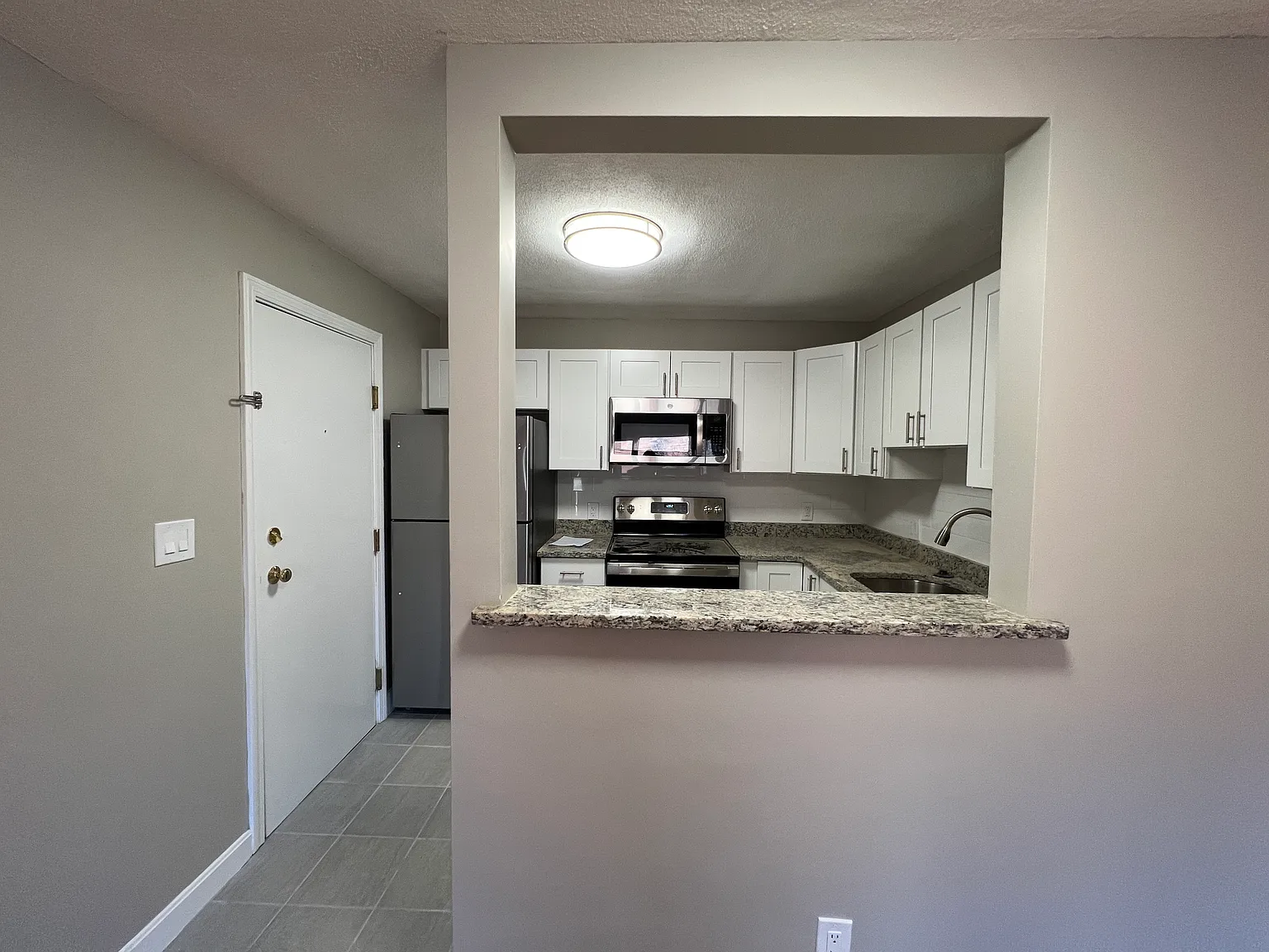 2 bed, 1.0 bath, $2,600 — Photo 3