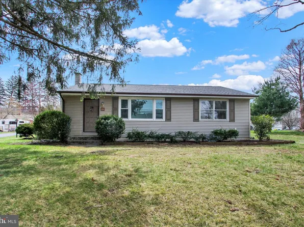 801 Grantham Rd, Mechanicsburg, PA 17055