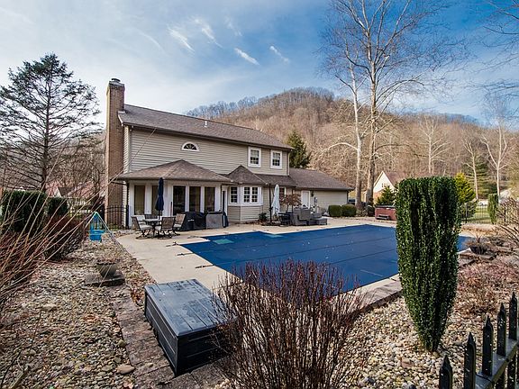 3rd image of 1601 Pipestone Dr