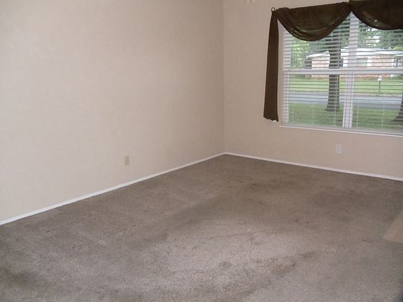 2nd image of 2794 Oxford Ave