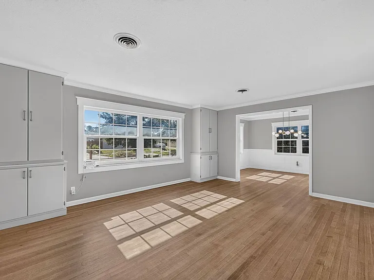 677 Selkirk Dr — Photo 11