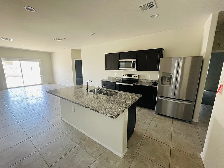 35433 W San Alvarez Ave — Photo 2