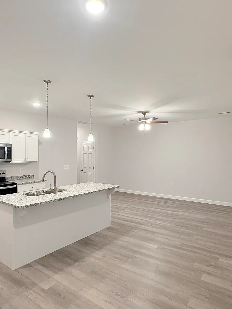 Building Photo - 870 Rodeo Ln