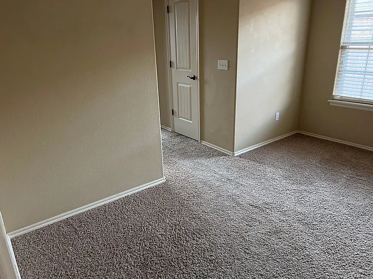 684 Meadows Cir — Photo 10