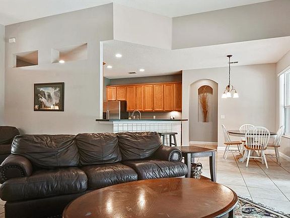 3rd image of 10028 Chardonnay Dr
