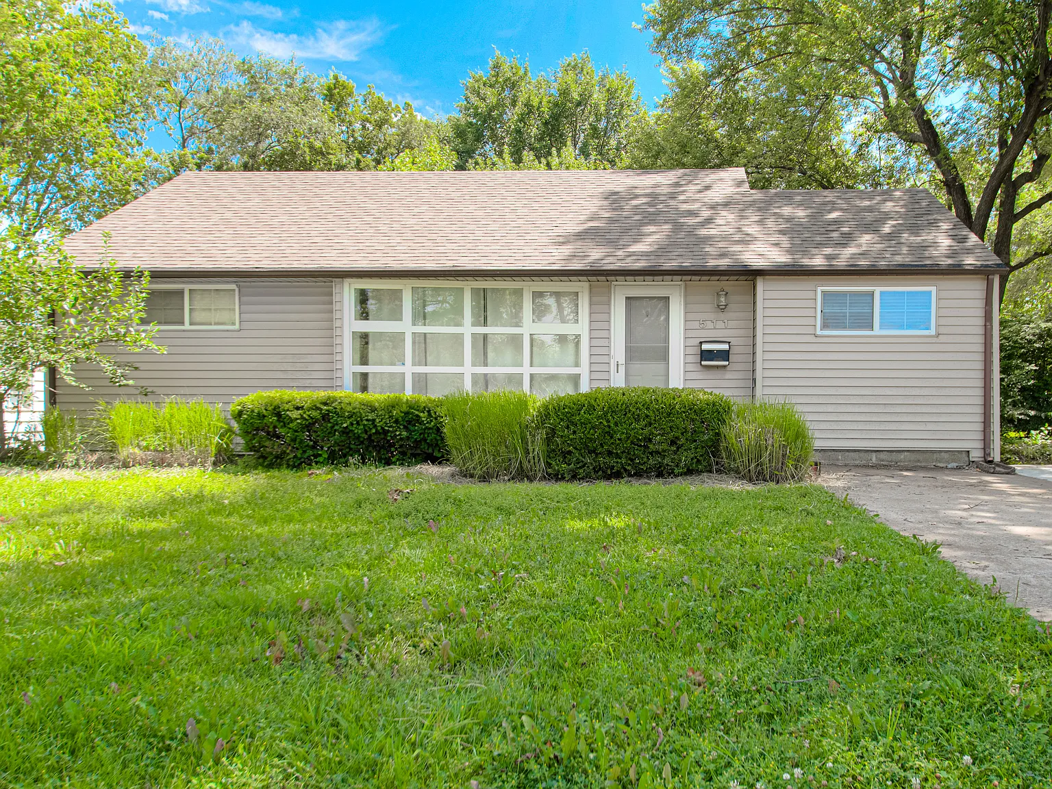 3 bed, 1123 sqft, $1,850 — Photo 3