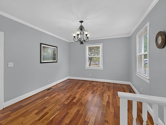 4th image of 301 Meade Ave